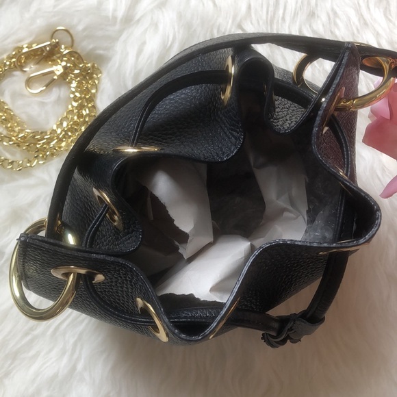 • NEW • ANNA PAOLA • Italian Leather Crossbody Bucket Bag wChain - Picture 14 of 15